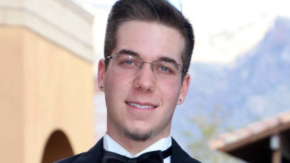 El suicidio de un estudiante de la UA atiza el debate sobre la compra inmediata de armas